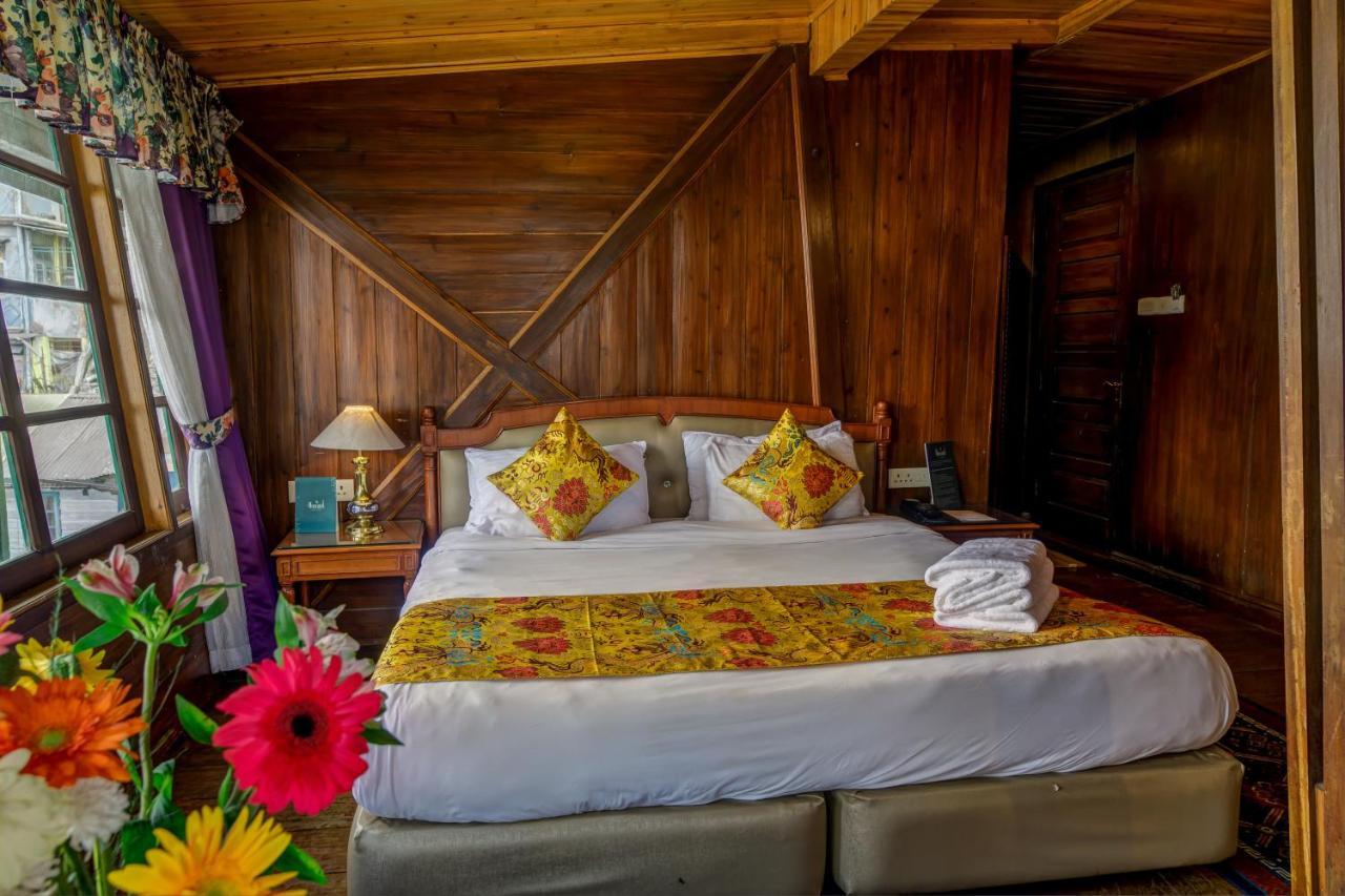 Muscatel Himalayan Resort - 400 Mts From Mall Road Дарджилинг Экстерьер фото