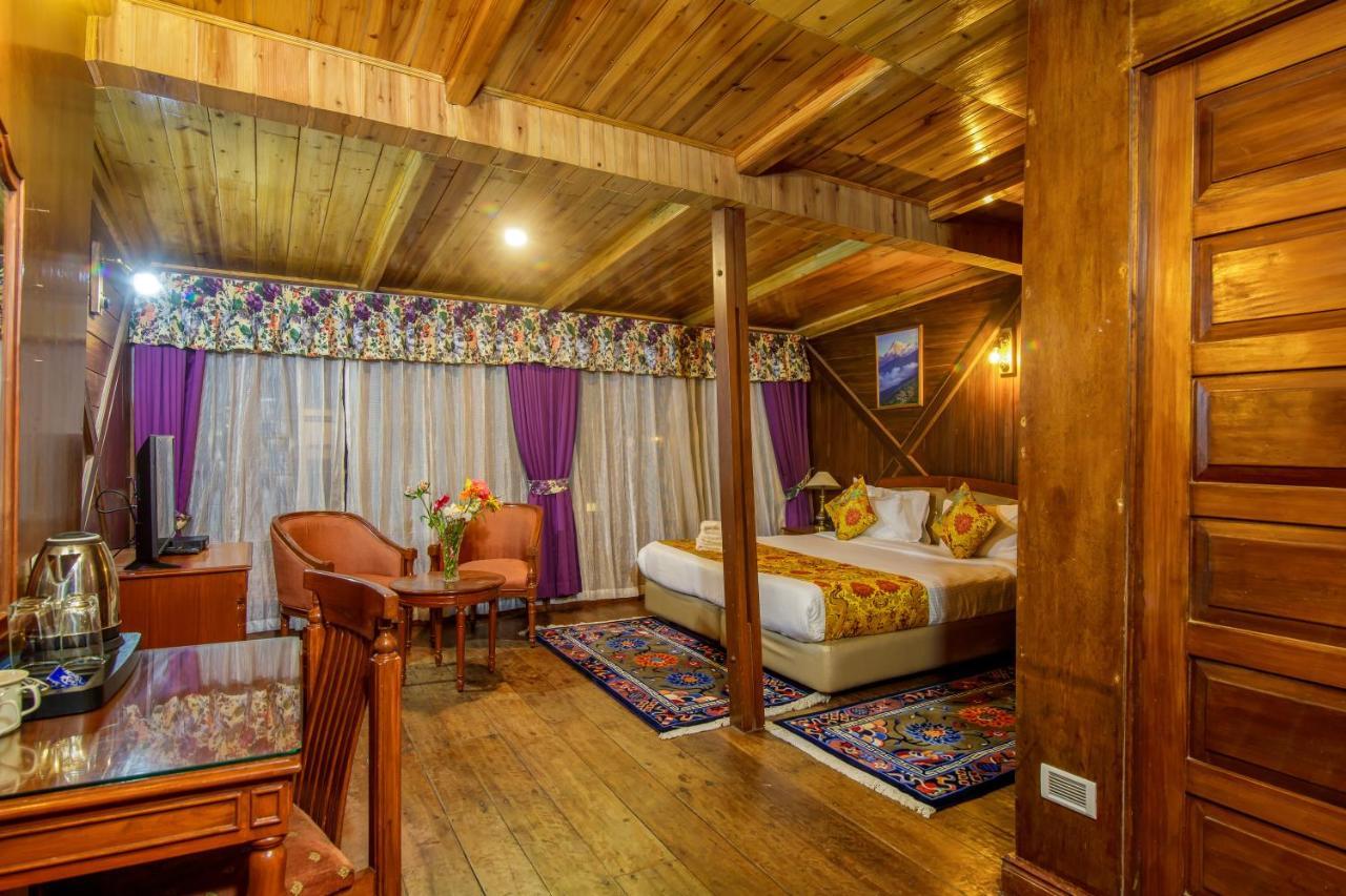 Muscatel Himalayan Resort - 400 Mts From Mall Road Дарджилинг Экстерьер фото